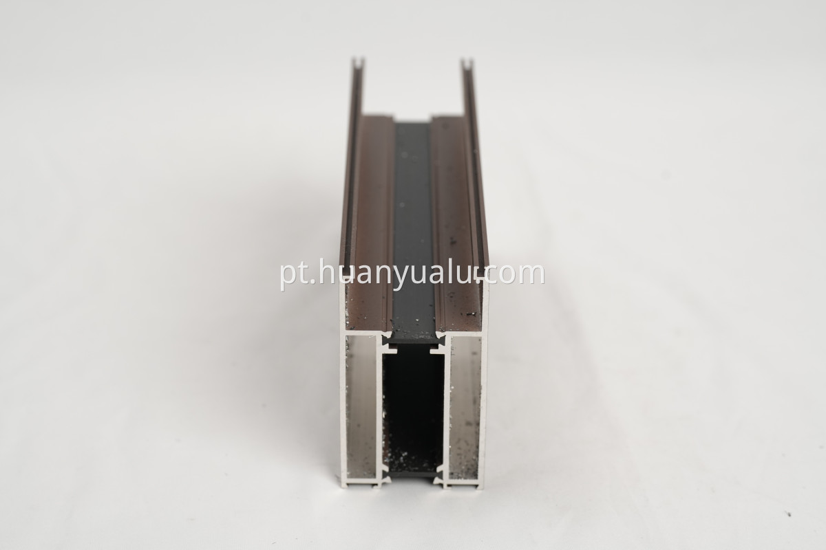 Perfis de isolamento térmico Thermal insulation profiles